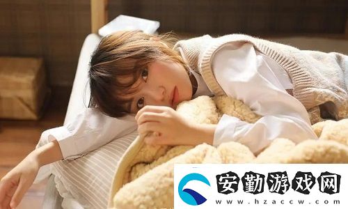 歐美做受????在車(chē)?yán)?></p><p>歐美做受????在車(chē)?yán)镞@一話題，常常會(huì)讓人聯(lián)想到車(chē)內(nèi)的那份私密與激情。事實(shí)上，車(chē)內(nèi)的狹小空間和有限的舒適性，恰恰提供了一個(gè)能夠加速親密關(guān)系升溫的環(huán)境。與家中的床不同，車(chē)?yán)锏那橛錆M了緊張感和冒險(xiǎn)氣息。對(duì)于那些追求刺激的情侶來(lái)說(shuō)，車(chē)內(nèi)的不僅是身體的碰撞，更是對(duì)社會(huì)常規(guī)和規(guī)則的挑戰(zhàn)。也許正是因?yàn)檐?chē)?yán)锊皇芫惺姆諊?，能讓雙方在更親密的空間內(nèi)放松自我，表達(dá)最真實(shí)的欲望。在歐美，車(chē)內(nèi)進(jìn)行私密行為的情侶常常被視為勇于探索新體驗(yàn)的一類(lèi)人，他們不滿足于傳統(tǒng)的房間環(huán)境，而是希望在車(chē)?yán)镝尫懦龈鼜?qiáng)烈的情感。</p><p>從心理學(xué)的角度來(lái)看，歐美做受????在車(chē)?yán)镞@種行為，其實(shí)反映出的是對(duì)禁忌的挑戰(zhàn)。車(chē)內(nèi)雖然狹小，卻是一個(gè)不受外界干擾的閉合空間，正是這種隱秘性讓人倍感吸引。大多數(shù)人都渴望逃脫常規(guī)的束縛，尤其是在感情和方面。車(chē)?yán)镒鳛橐粋€(gè)私密的情欲空間，不僅能夠提供更為自由的行為模式，而且能在刺激和新鮮感的驅(qū)使下帶來(lái)前所未有的快感。正因如此，車(chē)內(nèi)的往往帶有一種“叛逆”的特質(zhì)，它突破了日常生活的常態(tài)，成為了很多人追尋刺激和另類(lèi)體驗(yàn)的一種方式。</p><p>另外，歐美做受????在車(chē)?yán)镞@一行為也常常與浪漫和冒險(xiǎn)精神緊密相連。在歐美，車(chē)不僅是交通工具，它也被賦予了更多的情感屬性。很多情侶選擇在車(chē)?yán)镞M(jìn)行親密接觸，是因?yàn)樗麄冋J(rèn)為這是屬于彼此的私密天地。在車(chē)?yán)?，所有的外界干擾都被隔絕，只有兩個(gè)人的世界。對(duì)于一些人來(lái)說(shuō)，車(chē)?yán)锏母呃寺剩路疖?chē)成了兩個(gè)人共同分享的秘密花園。而這種情感的投入，往往會(huì)讓他們對(duì)的渴望更加強(qiáng)烈，也因此成為了他們保持親密關(guān)系的一種方式。通過(guò)這種另類(lèi)的空間，情侶們不但能夠建立更深的情感連接，還能在彼此之間建立起更加牢固的信任。</p><p>當(dāng)然，隨著科技的不斷發(fā)展，車(chē)內(nèi)的體驗(yàn)也在悄然發(fā)生著變化。近年來(lái)，越來(lái)越多的車(chē)型開(kāi)始配備高端的娛樂(lè)設(shè)施和舒適的座椅設(shè)計(jì)，這使得車(chē)內(nèi)的環(huán)境變得更加適宜進(jìn)行親密行為。而且，由于智能設(shè)備的普及，車(chē)內(nèi)也成為了一個(gè)隨時(shí)都能連接互聯(lián)網(wǎng)的場(chǎng)所，許多人開(kāi)始在車(chē)內(nèi)享受私人時(shí)光，甚至通過(guò)車(chē)載系統(tǒng)享受更豐富的娛樂(lè)和視頻內(nèi)容。這種現(xiàn)代化的車(chē)內(nèi)環(huán)境，使得歐美做受????在車(chē)?yán)锍蔀榱艘环N兼具情感交流和娛樂(lè)享受的雙重體驗(yàn)。</p><p>歐美做受????在車(chē)?yán)镞@一現(xiàn)象，其實(shí)反映了人們?cè)趯で笄橛痛碳r(shí)的多樣化需求。車(chē)內(nèi)這個(gè)有限而私密的空間，提供了無(wú)數(shù)可能性，成為了許多人表達(dá)欲望和享受親密關(guān)系的重要場(chǎng)所。對(duì)于一些人來(lái)說(shuō)，這種行為不僅僅是為了滿足身體的需求，更多的是對(duì)情感、浪漫和冒險(xiǎn)的探索。隨著社會(huì)觀念的變化，車(chē)內(nèi)的現(xiàn)象不再是禁忌，而是一種獨(dú)特的情感和生活方式的體現(xiàn)。對(duì)于那些追求新鮮和刺激的人來(lái)說(shuō)，車(chē)?yán)锏捏w驗(yàn)無(wú)疑充滿了無(wú)限魅力，而這種魅力也正是讓歐美做受????在車(chē)?yán)锍蔀樵掝}的根本原因。</p>            </div>
        </div>
        <div   id=